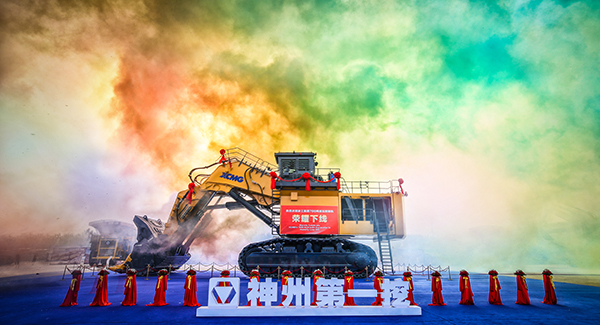 “神州第一挖”徐工700噸級液壓挖掘機(jī)下線，標(biāo)志著中國成為世界上繼德國、日本、美國后，第4個具備700噸級以上液壓挖掘機(jī)研發(fā)制造能力的國家