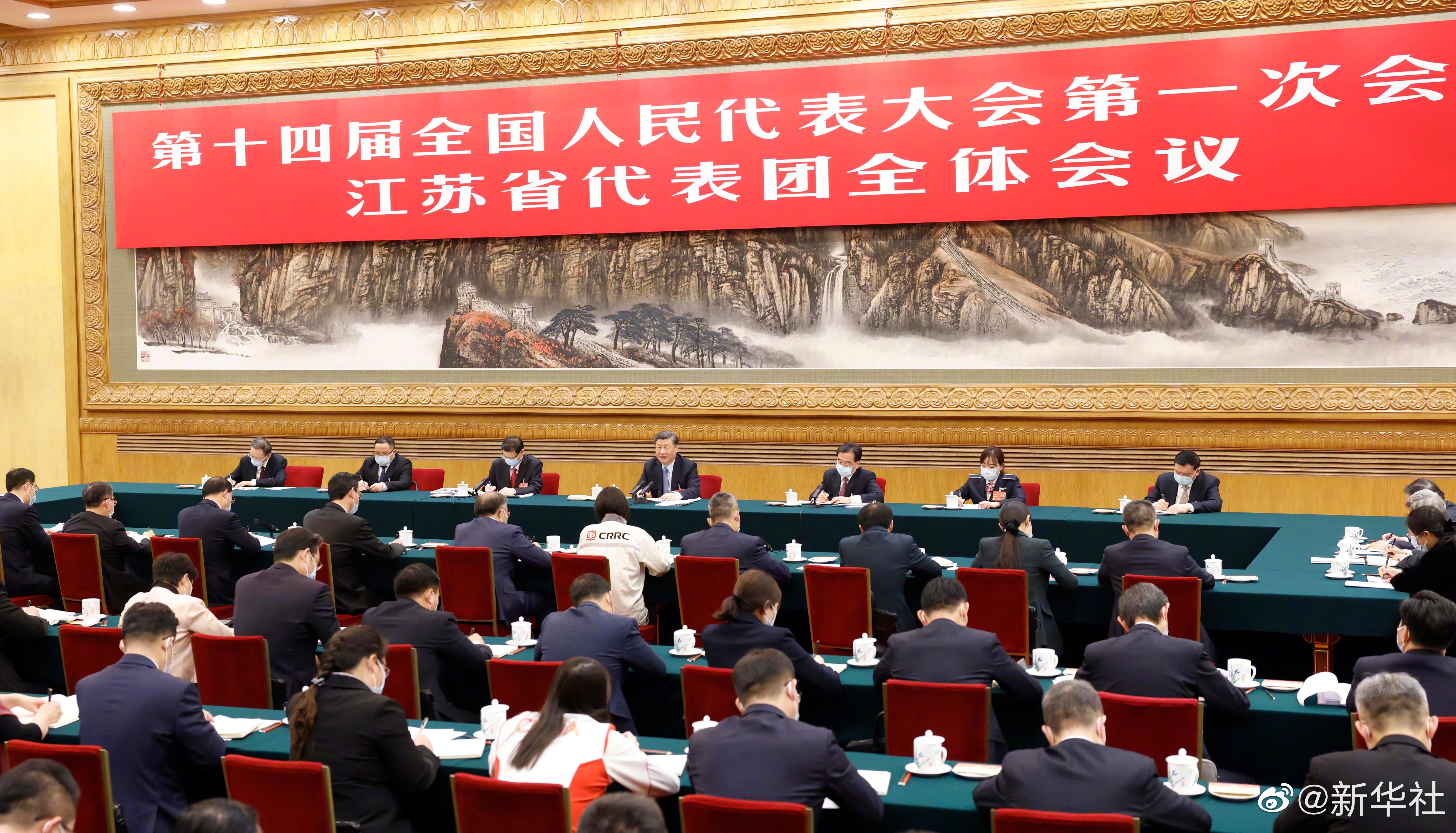 習(xí)近平總書記參加江蘇代表團(tuán)審議，現(xiàn)場聽取徐工集團(tuán)匯報發(fā)言，對徐工五年發(fā)展給予充分肯定和殷切期望