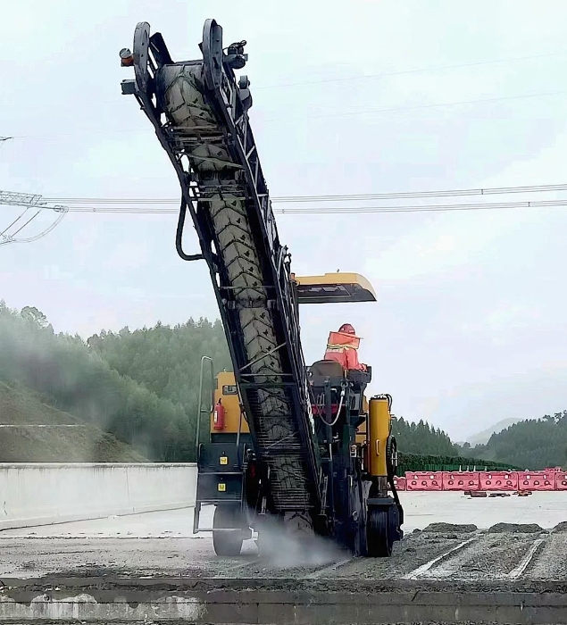 靠譜！徐工銑刨機化身“護路使者”助力巴平高速建設！