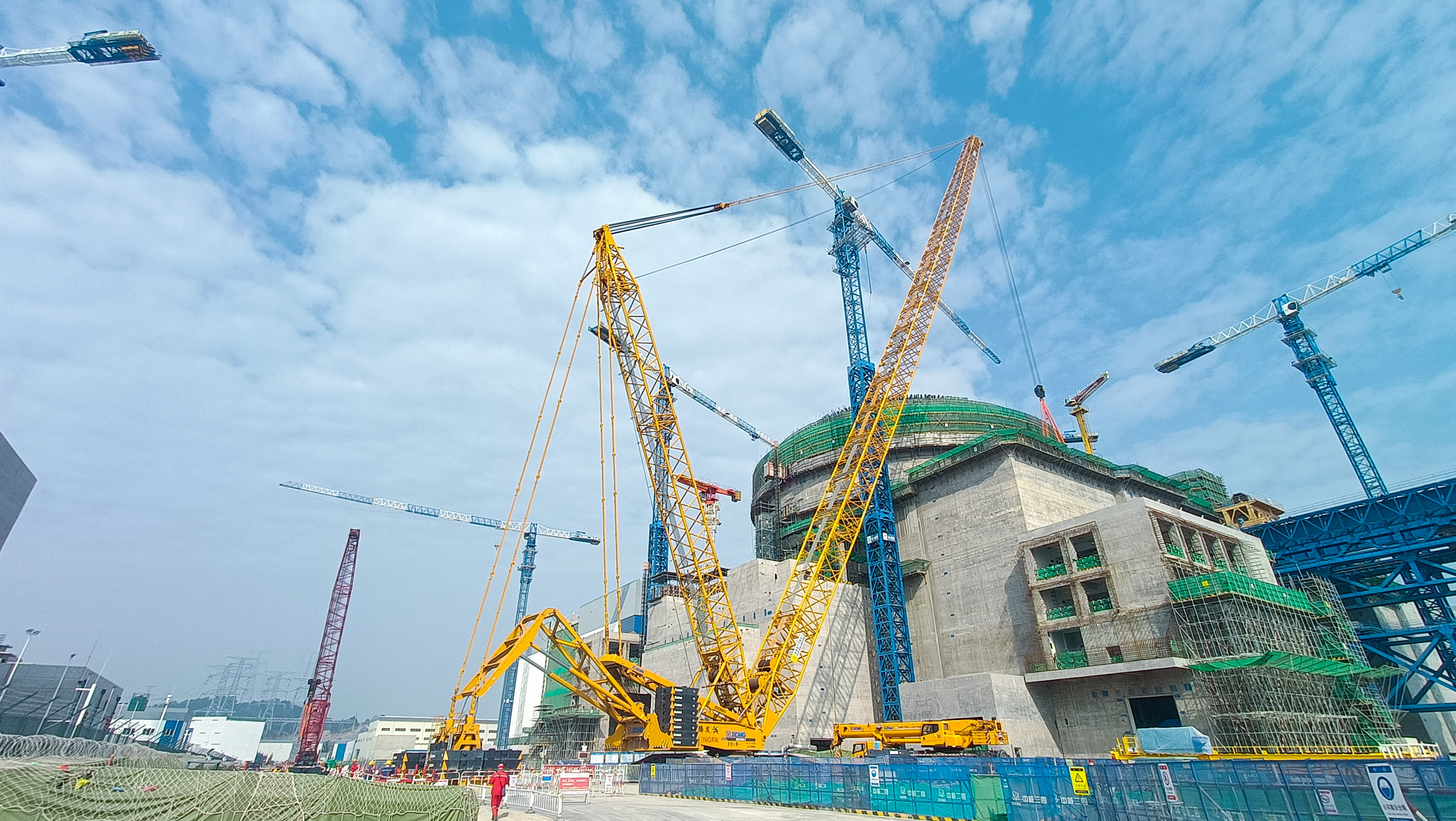“穩(wěn)”字當頭！徐工XGC800-I履帶起重機助建福建大型核電項目
