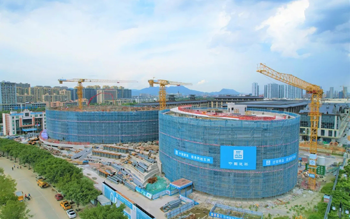 逐浪揚帆，徐工塔機吊起蒼南大劇院“鋼鐵脊梁”