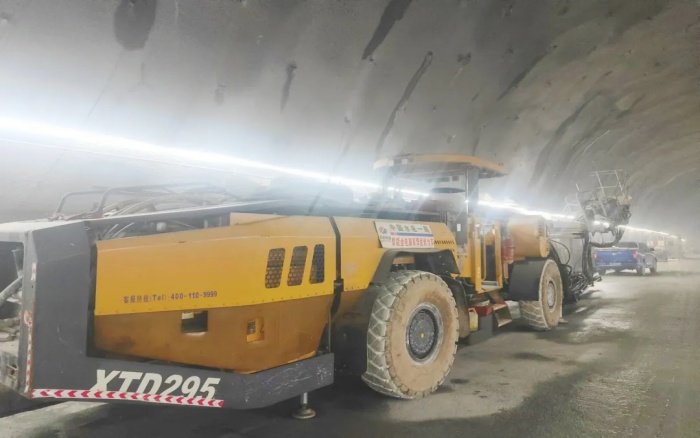 高壓高海拔！徐工鑿巖臺車挑戰(zhàn)高難度鐵路隧道
