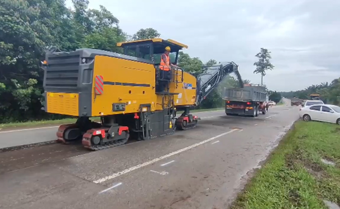 徐工成套道路機械油面施工，這次在馬來西亞！