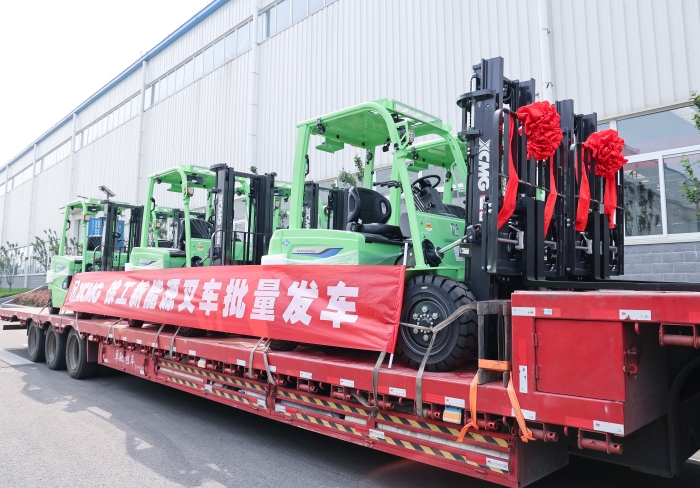 徐工鯤鵬系列電動平衡重叉車，再掀浦東貨運站高效物流新篇