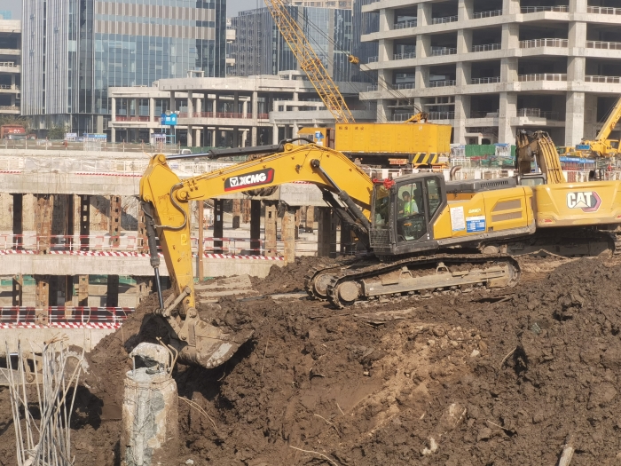 品質+節(jié)油+高效！徐工XE335GK助建亞洲最大地下空間