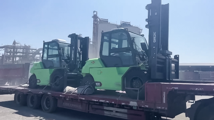 從室內(nèi)到室外，24小時不停歇！徐工孔雀叉車扎根新疆鋼材廠