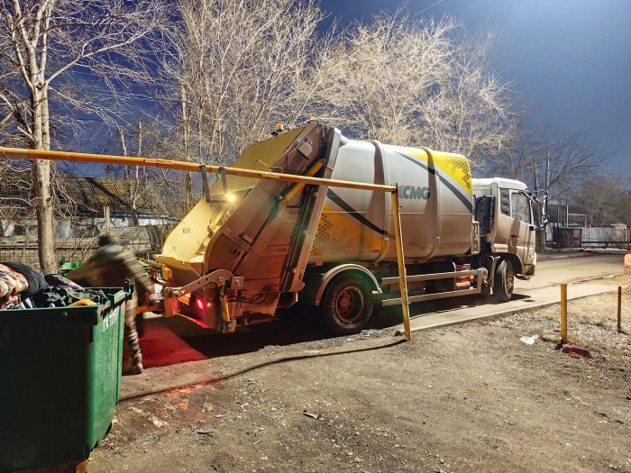 徐工后裝壓縮式垃圾車(chē)助力阿斯塔納：高效環(huán)保，助力城市清潔